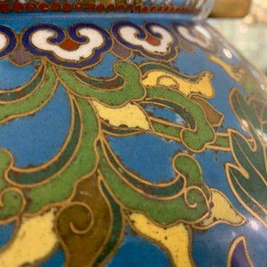 Een grote Chinese cloisonné hu vaas met lotusslingers, gemerkt Qi Yu Bao Tung Chih Chen, 19e eeuw — foto 45