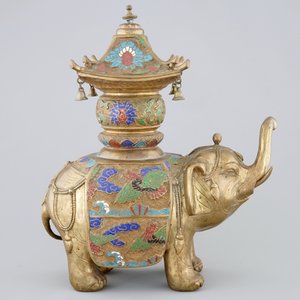 Een grote Chinese cloisonne wierookbrander in de vorm van een olifant, 19/20e eeuw — foto 5