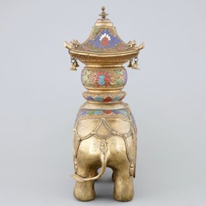 Een grote Chinese cloisonne wierookbrander in de vorm van een olifant, 19/20e eeuw — foto 6