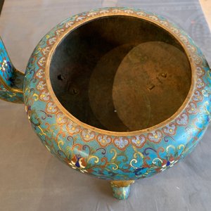Een grote Chinese cloisonné wierookbrander met deksel, 18/19e eeuw — foto 21