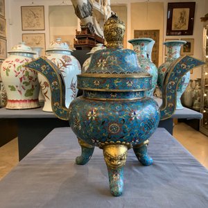 Een grote Chinese cloisonné wierookbrander met deksel, 18/19e eeuw — foto 7