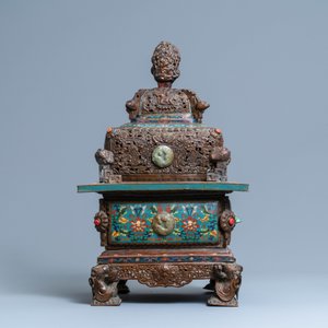 Een grote Chinese cloisonné wierookbrander met inlegwerk van jade, koraal en turkoois, 19e eeuw — foto 2