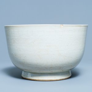 Een grote Chinese Dehua kom met onderglazuur decor, Ming — foto 2