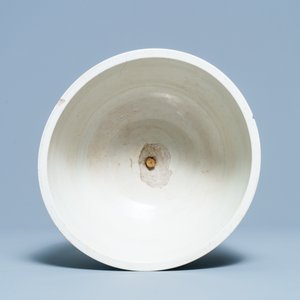Een grote Chinese Dehua kom met onderglazuur decor, Ming — foto 6