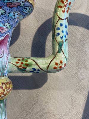 Een grote Chinese dekselkan in Canton email met gele fondkleur, Qianlong — foto 21