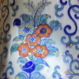 Een grote Chinese doucai 'hu' vaas, Qianlong merk, 19e eeuw — foto 50