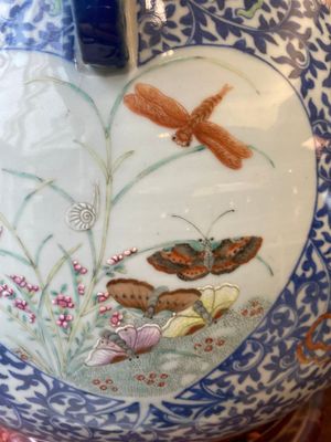 Een grote Chinese doucai-rose 'hu' vaas met vlinders en vogels, Qianlong merk maar wellicht later — foto 14