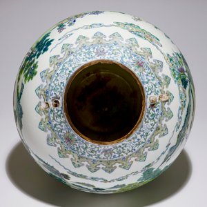 Een grote Chinese doucai vaas, Qianlong merk, 19/20e eeuw — foto 6