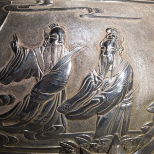 Een grote Chinese driepotige zilveren wierookbrander, Shanghai Xinfengxiang 上海新鳳祥 merk, gedateerd 1925 — foto 11
