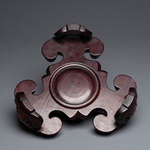Een grote Chinese driepotige zilveren wierookbrander, Shanghai Xinfengxiang 上海新鳳祥 merk, gedateerd 1925 — foto 17