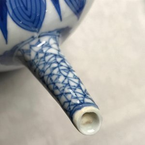 Een grote Chinese ei-vormige blauwwitte theepot, Kangxi — foto 10