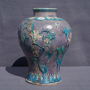 Een grote Chinese fahua meiping vaas met floraal decor, Ming — foto 7