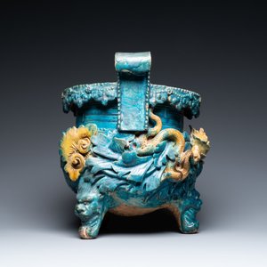 Een grote Chinese fahua wierookbrander met houten voet en deksel met kwarts dekselknop, Ming — foto 5