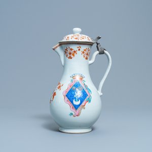 Een grote Chinese famille rose dekselkan voor de Franse markt met het wapen van de Faverolles, Qianlong — foto 2