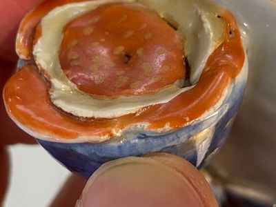 Een grote Chinese famille rose dekselterrine op onderschotel met decor van tabaksbladeren, Qianlong — foto 16