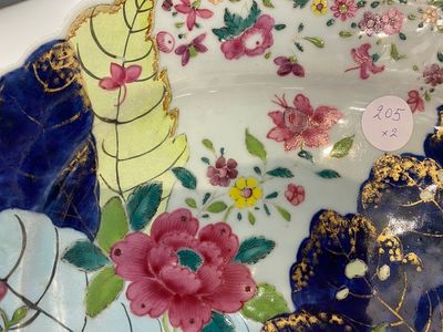 Een grote Chinese famille rose dekselterrine op onderschotel met decor van tabaksbladeren, Qianlong — foto 3