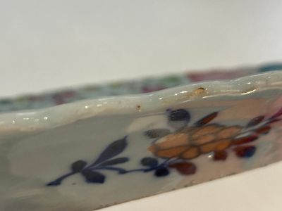 Een grote Chinese famille rose dekselterrine op onderschotel met decor van tabaksbladeren, Qianlong — foto 9