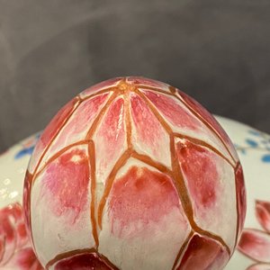 Een grote Chinese famille rose dekselvaas met een vogel en bloemen, Yongzheng — foto 8