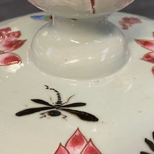 Een grote Chinese famille rose dekselvaas met een vogel en bloemen, Yongzheng — foto 9