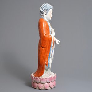 Een grote Chinese famille rose figuur van Boeddha, 20e eeuw — foto 2