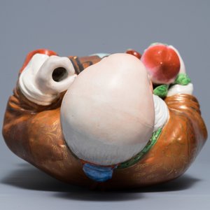 Een grote Chinese famille rose figuur van Shou Lao, Republiek, 20e eeuw — foto 8