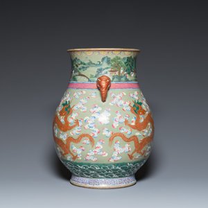 Een grote Chinese famille rose 'hu' vaas met draken op celadon fondkleur, 19e eeuw — foto 2