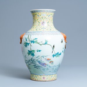 Een grote Chinese famille rose 'hu' vaas met vogels, Qianlong merk, Republiek — foto 3