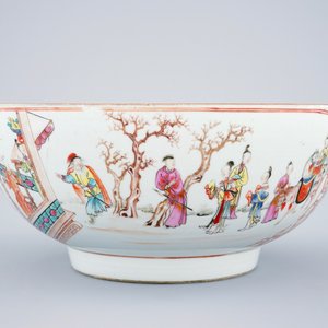 Een grote Chinese famille rose kom met mandarijns decor, Qianlong, 18e eeuw — foto 4