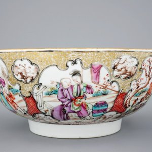 Een grote Chinese famille rose kom met mandarijns decor, Qianlong — foto 2