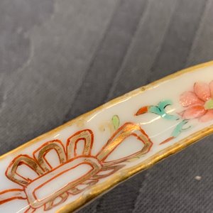 Een grote Chinese famille rose lepel met reliëfdecor, Daoguang merk en periode — foto 11