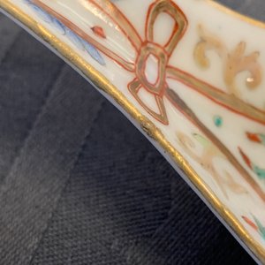 Een grote Chinese famille rose lepel met reliëfdecor, Daoguang merk en periode — foto 10