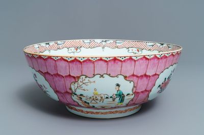 Een grote Chinese famille rose 'lotus' kom met mandarijns decor, Qianlong