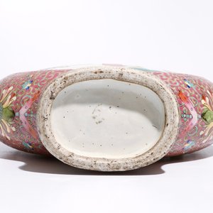 Een grote Chinese famille rose moonflask met decor van personages, 19/20e eeuw — foto 5