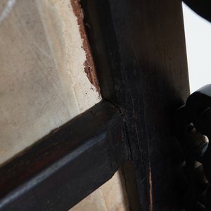 Een grote Chinese famille rose plaquette in een houten tafel, Republiek, 20e eeuw — foto 46