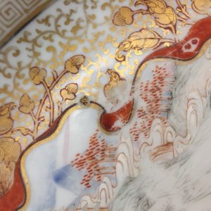 Een grote Chinese famille rose schotel met een fijn landschap, Yongzheng/Qianlong — foto 4
