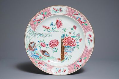 Een grote Chinese famille rose schotel met kwartels, Yongzheng