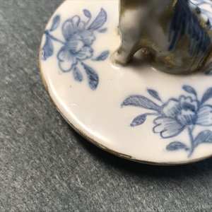 Een grote Chinese famille rose theepot met 'mandarijns' decor, Qianlong — foto 11