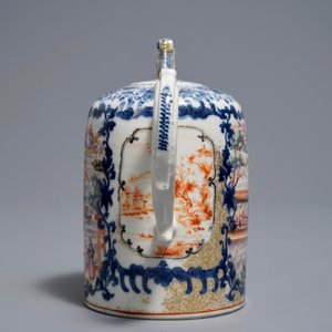 Een grote Chinese famille rose theepot met 'mandarijns' decor, Qianlong — foto 5