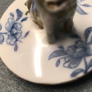 Een grote Chinese famille rose theepot met 'mandarijns' decor, Qianlong — foto 9