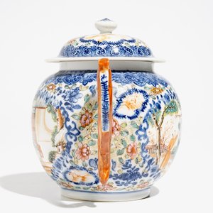 Een grote Chinese famille rose theepot met mandarijns decor, Qianlong — foto 4