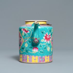 Een grote Chinese famille rose theepot voor de Straits of Peranakan markt, 19e eeuw — foto 3
