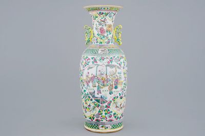 Een grote Chinese famille rose vaas, 19e eeuw