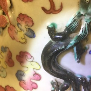 Een grote Chinese famille rose vaas met draken en foo honden, 19e eeuw — foto 17