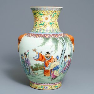 Een grote Chinese famille rose vaas met figuren in een landschap, Qianlong merk, 20e eeuw — foto 1