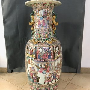 Een grote Chinese famille rose vaas met hofscènes, 19e eeuw — foto 16