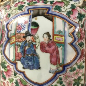 Een grote Chinese famille rose vaas met hofscènes, 19e eeuw — foto 39