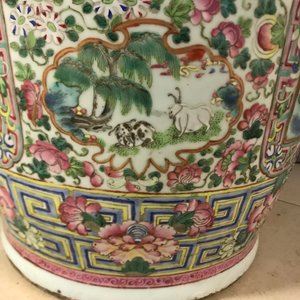 Een grote Chinese famille rose vaas met hofscènes, 19e eeuw — foto 40