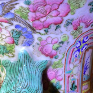 Een grote Chinese famille rose vaas met hofscènes, 19e eeuw — foto 43