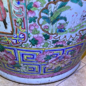 Een grote Chinese famille rose vaas met hofscènes, 19e eeuw — foto 56