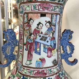 Een grote Chinese famille rose vaas met hofscènes, 19e eeuw — foto 11